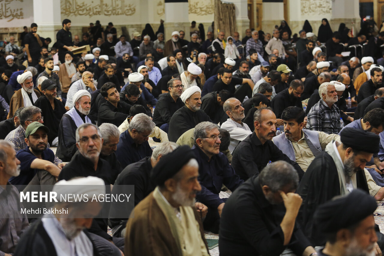 بزرگداشت رهبر شهید از سوی آیت الله مکارم شیرازی در قم