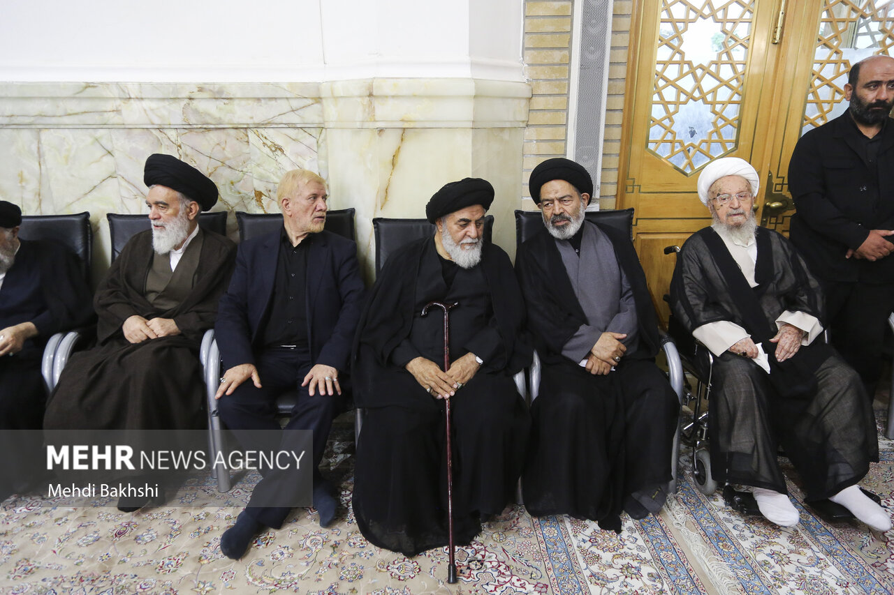 بزرگداشت رهبر شهید از سوی آیت الله مکارم شیرازی در قم