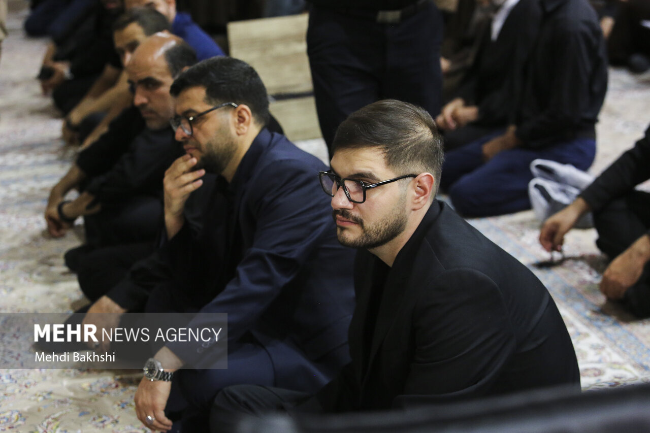 بزرگداشت رهبر شهید از سوی آیت الله مکارم شیرازی در قم