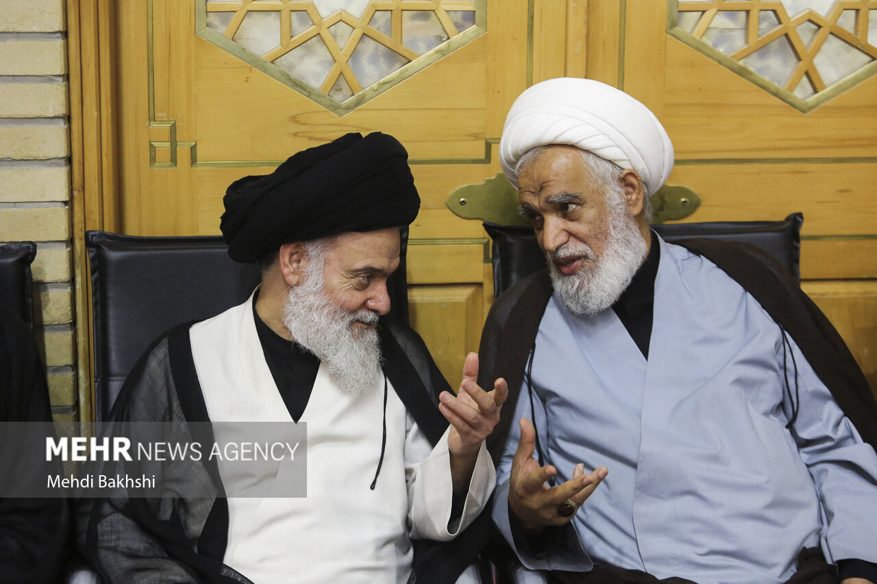 بزرگداشت رهبر شهید از سوی آیت الله مکارم شیرازی در قم