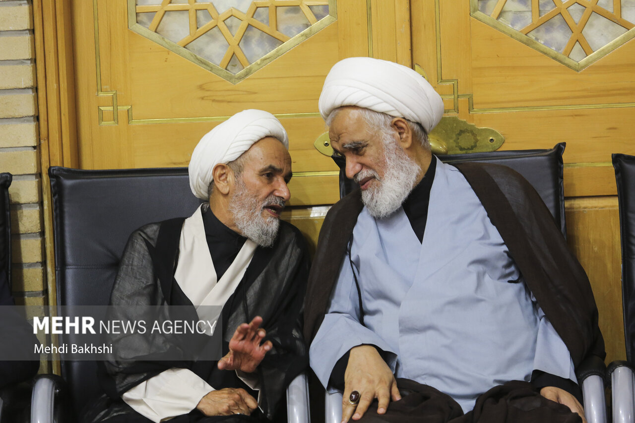 بزرگداشت رهبر شهید از سوی آیت الله مکارم شیرازی در قم