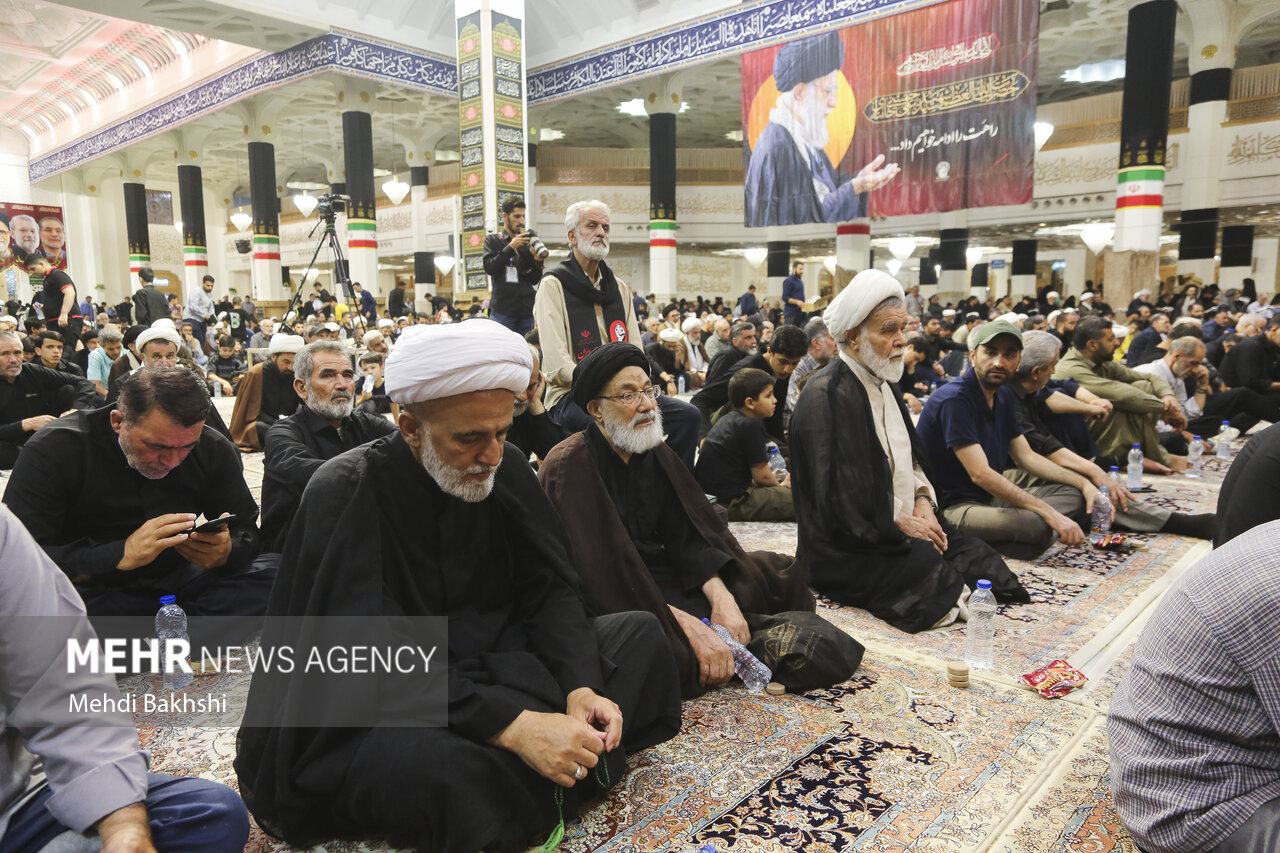 بزرگداشت رهبر شهید از سوی آیت الله مکارم شیرازی در قم