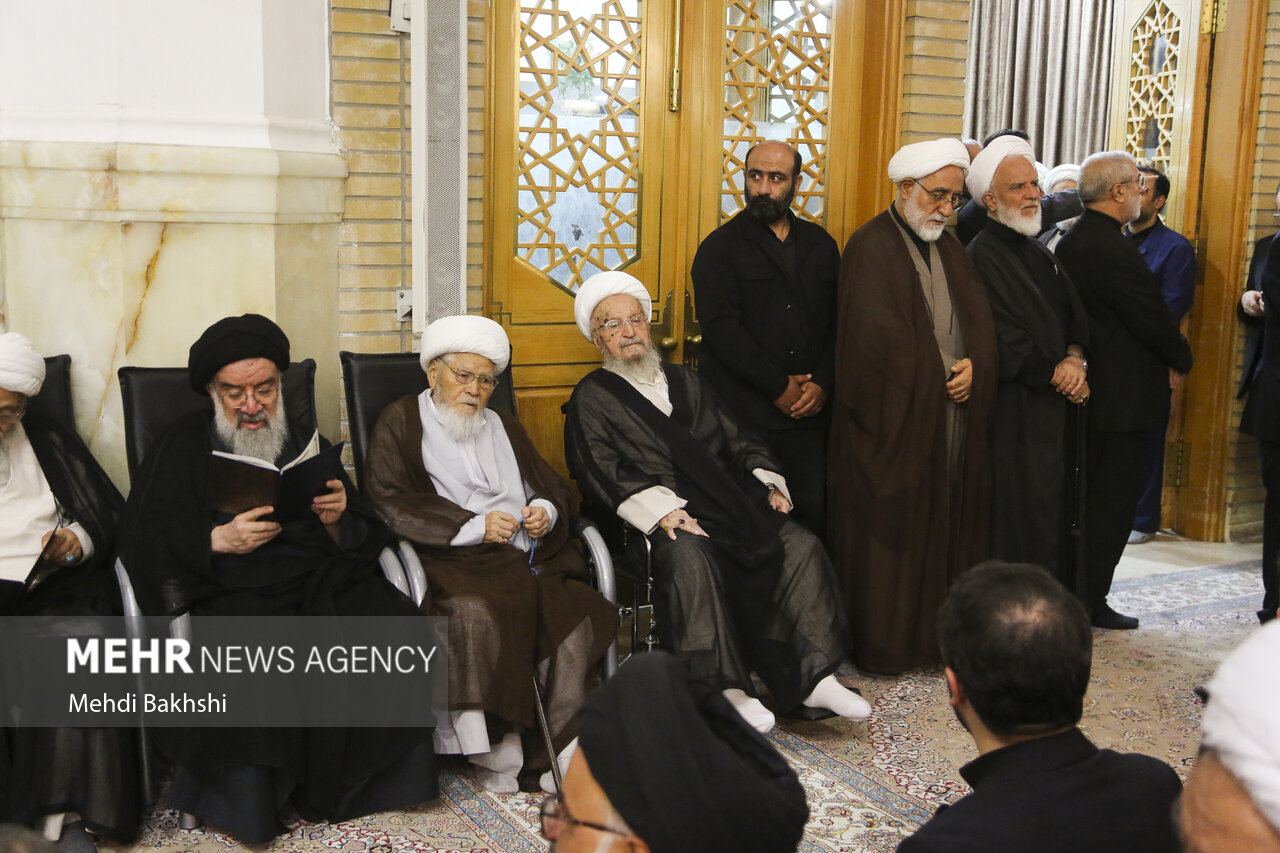 بزرگداشت رهبر شهید از سوی آیت الله مکارم شیرازی در قم