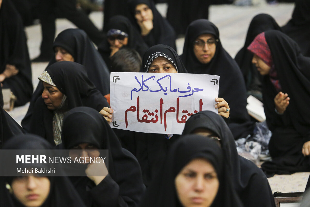 آیین بزرگداشت رهبر شهید از سوی آیت الله سبحانی