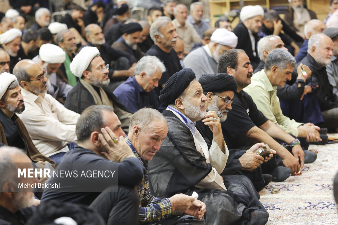 آیین بزرگداشت رهبر شهید از سوی آیت الله سبحانی