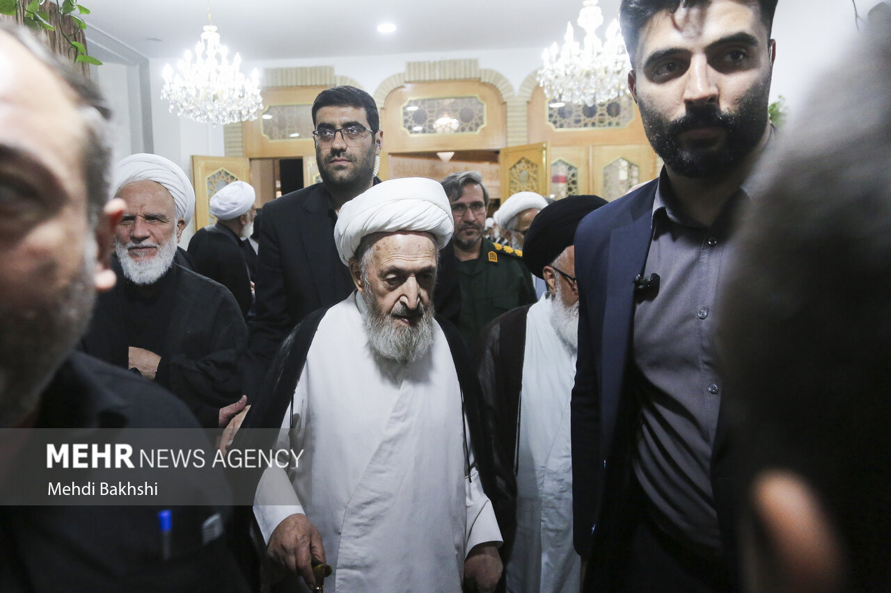 آیین بزرگداشت رهبر شهید از سوی آیت الله سبحانی