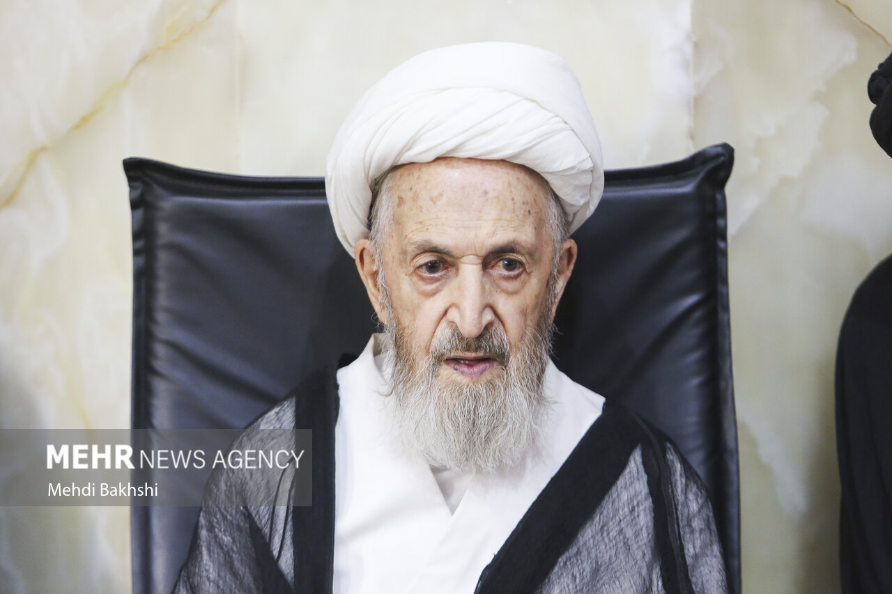آیین بزرگداشت رهبر شهید از سوی آیت الله سبحانی