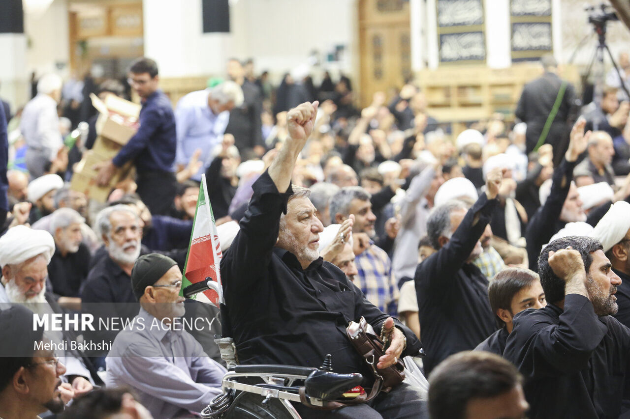 آیین بزرگداشت رهبر شهید از سوی آیت الله سبحانی