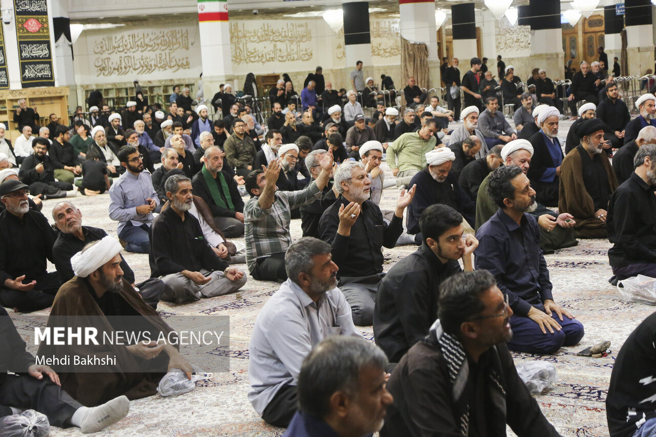 آیین بزرگداشت رهبر شهید از سوی آیت الله سبحانی