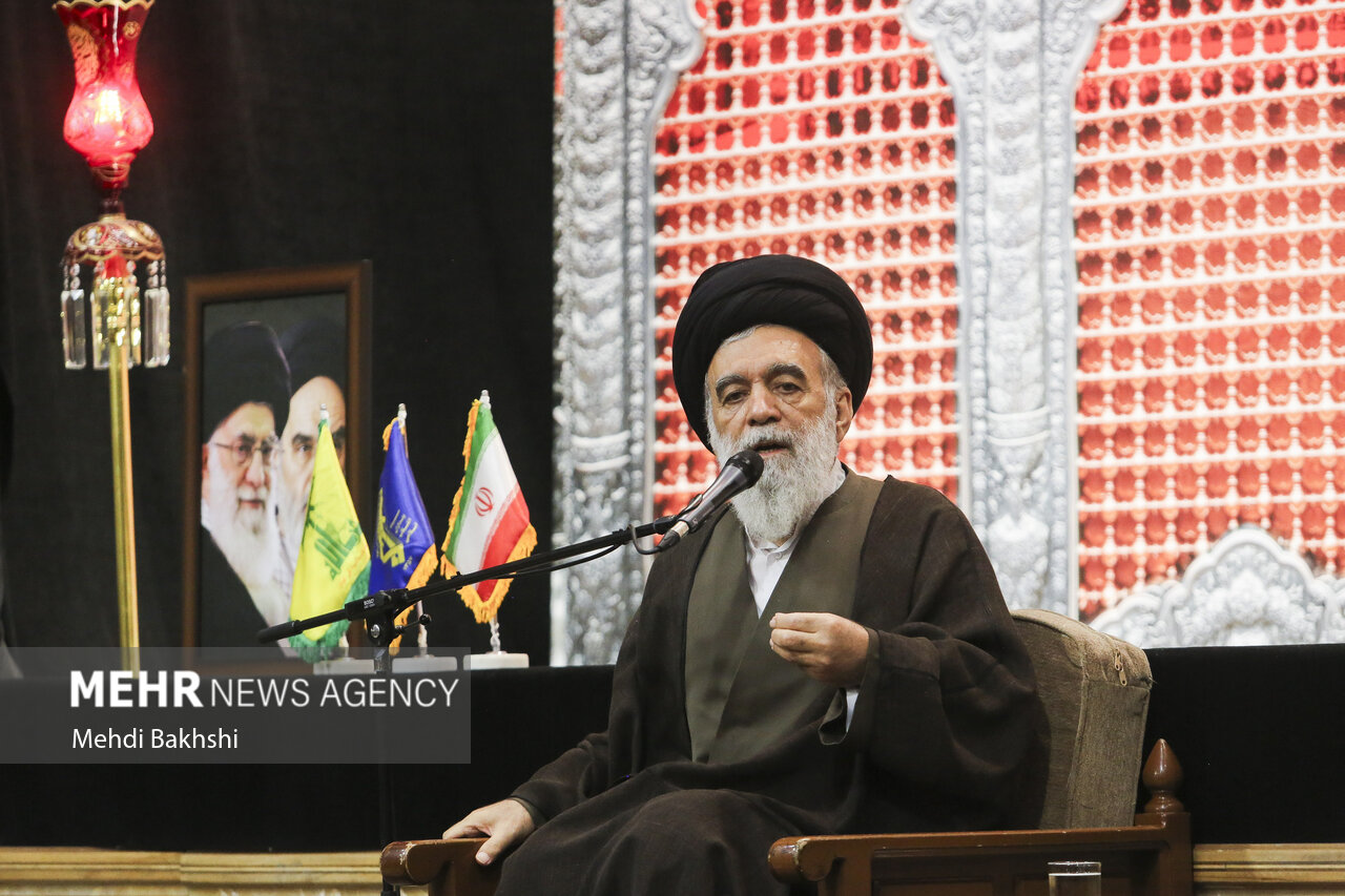 آیین بزرگداشت رهبر شهید از سوی آیت الله سبحانی