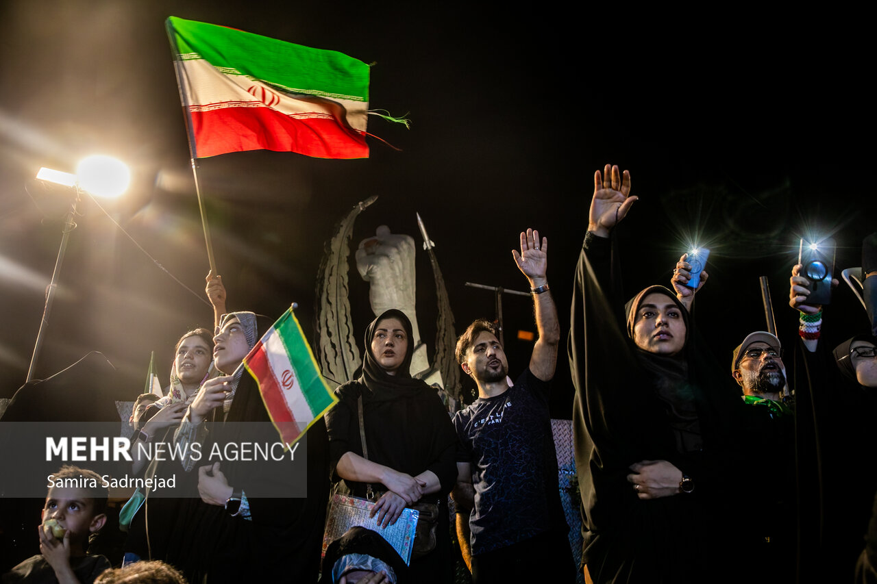 صد و چهل و ششمین شب حضور تهرانی‌ها در میدان انقلاب