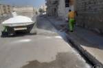   پاکسازی مستمر و آهک پاشی جوی‌های روباز در منطقه ۸