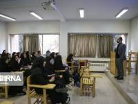 صلاحیت مدرسان کانون زبان ایران در پنج مرحله ارزیابی می‌شود