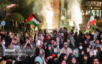 Tehraners celebrate Iran's slap in face of Israeli regime
