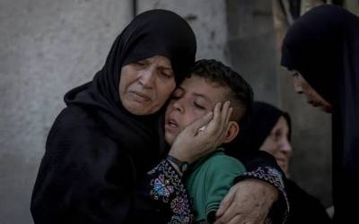 Israeli bombardment hits displaced families, medical centers