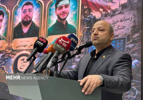 نوروزپور روایتگران باید از خط رهبری جلوتر یا عقبتر حرکت نکنند نوروزپور روایتگران باید از خط رهبری جلوتر یا عقبتر حرکت نکنند