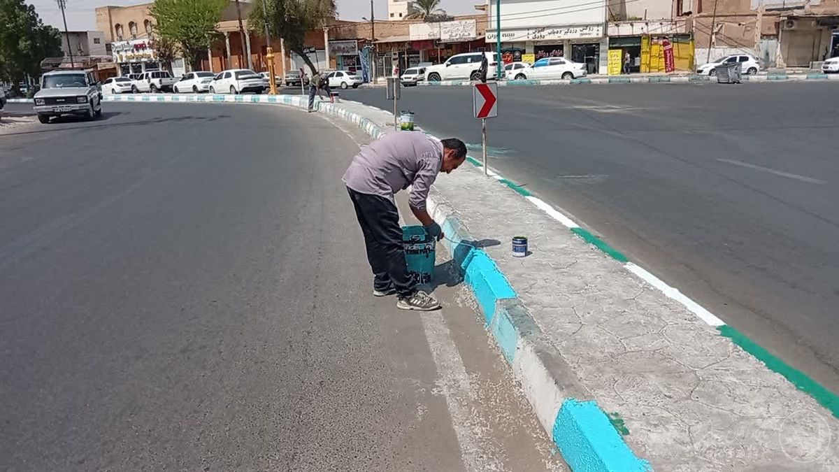 عملیات رنگ‌آمیزی بلوار شهید فاضلی در کوی عامری آغاز شد