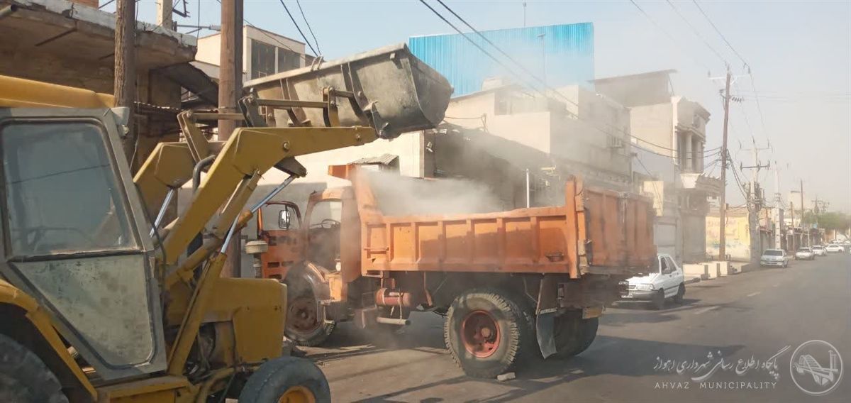 جمعآوری و پاکسازی نخالههای مازاد ساختمانی در کوی عامری واقع در منطقه هفت