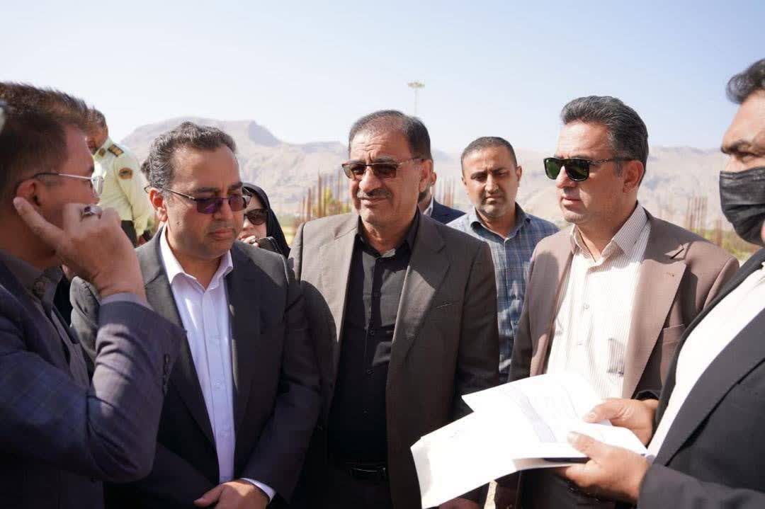 بررسی روند اجرای نهضت ملی مسکن و آمادهسازی اراضی طرح جوانی جمعیت در شهرستان های فارس