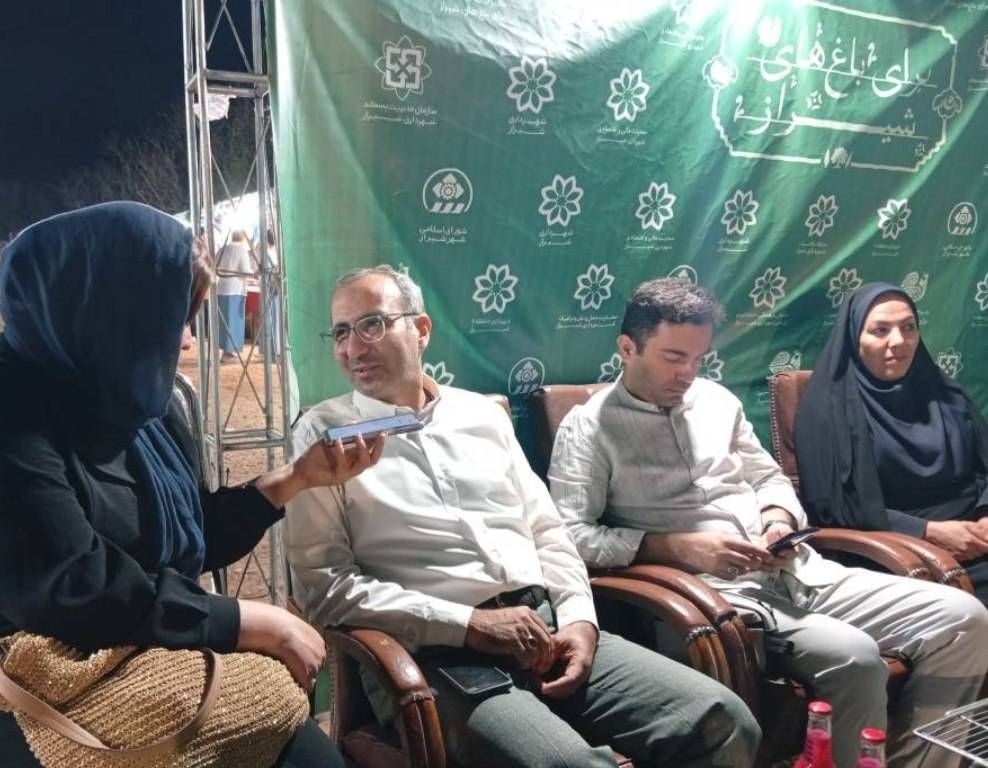«شبهای شیراز در اصفهان» روی میز است