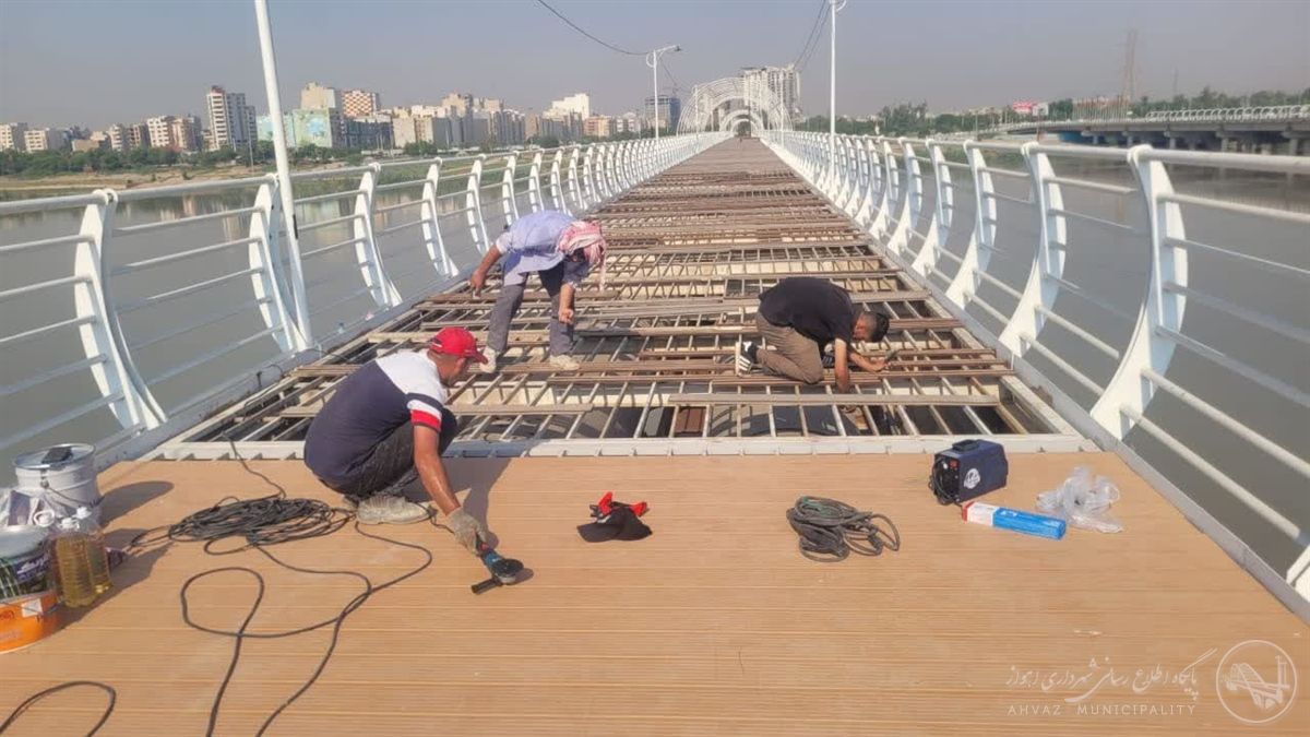 آغاز عملیات اجرایی بهسازی و کفگذاری پل طبیعت