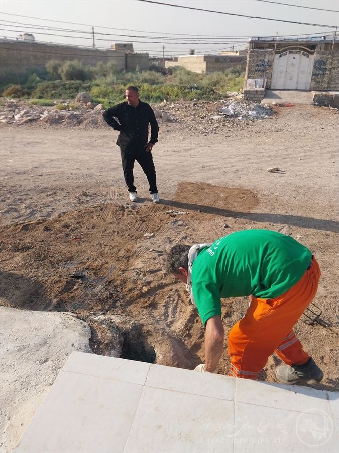 رفع گرفتگی و لایروبی در ارغوان ۸ با هدف پیشگیری از آبگرفتگی