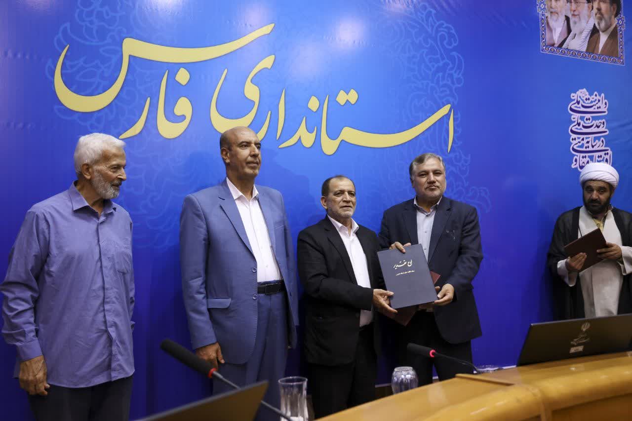 تقدیر استاندار فارس از کمیته امداد امام خمینی (ره) در راستای ترویج فرهنگ نماز