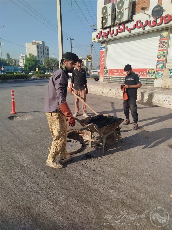 آغاز عملیات لایروبی وصفحه کشی خطوط فاضلاب در منطقه پنج اهواز