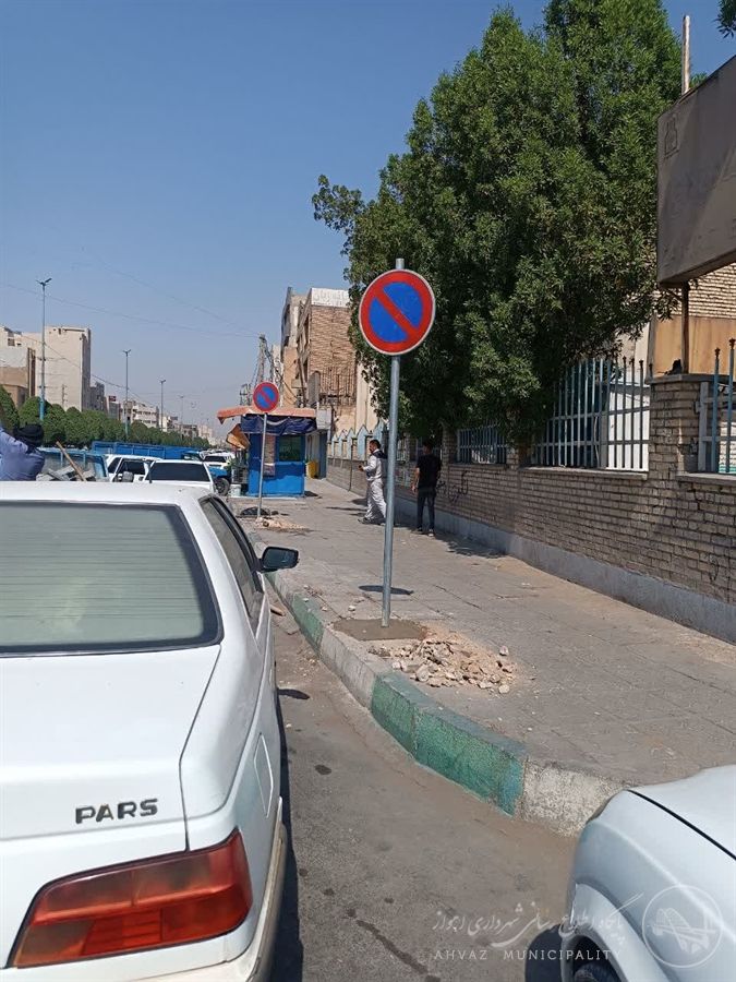 نصب ۶ تابلوی ترافیکی در خیابان انقلاب اهواز