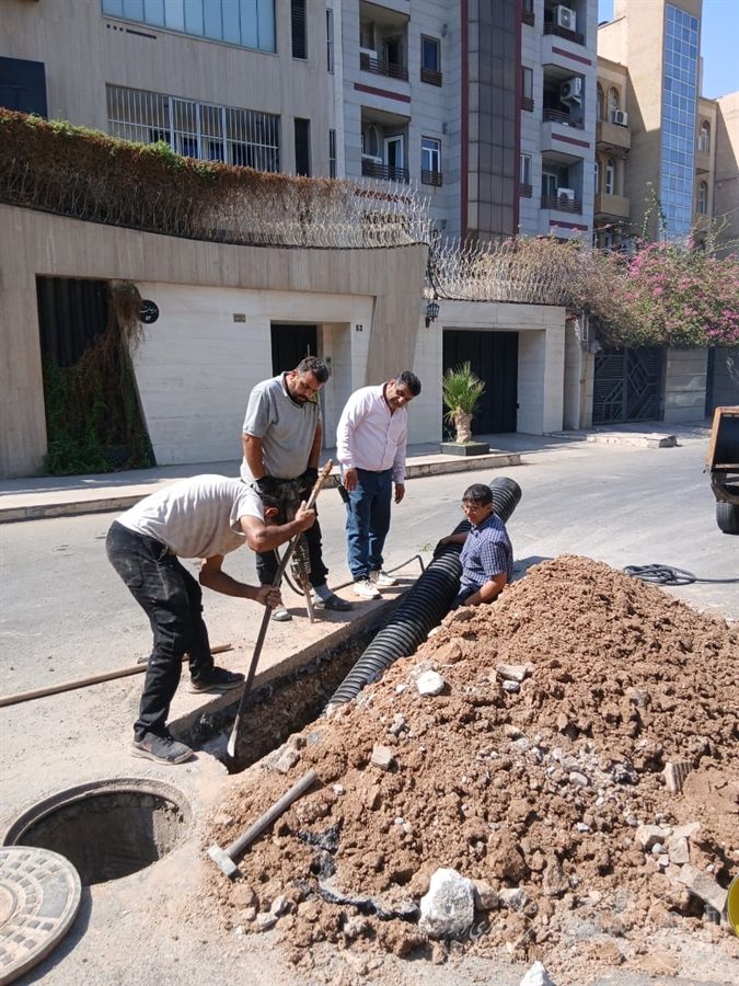 حفاری و لولهگذاری جهت دفع آبهای سطحی در خیابان ۱۱ شرقی کیانپارس