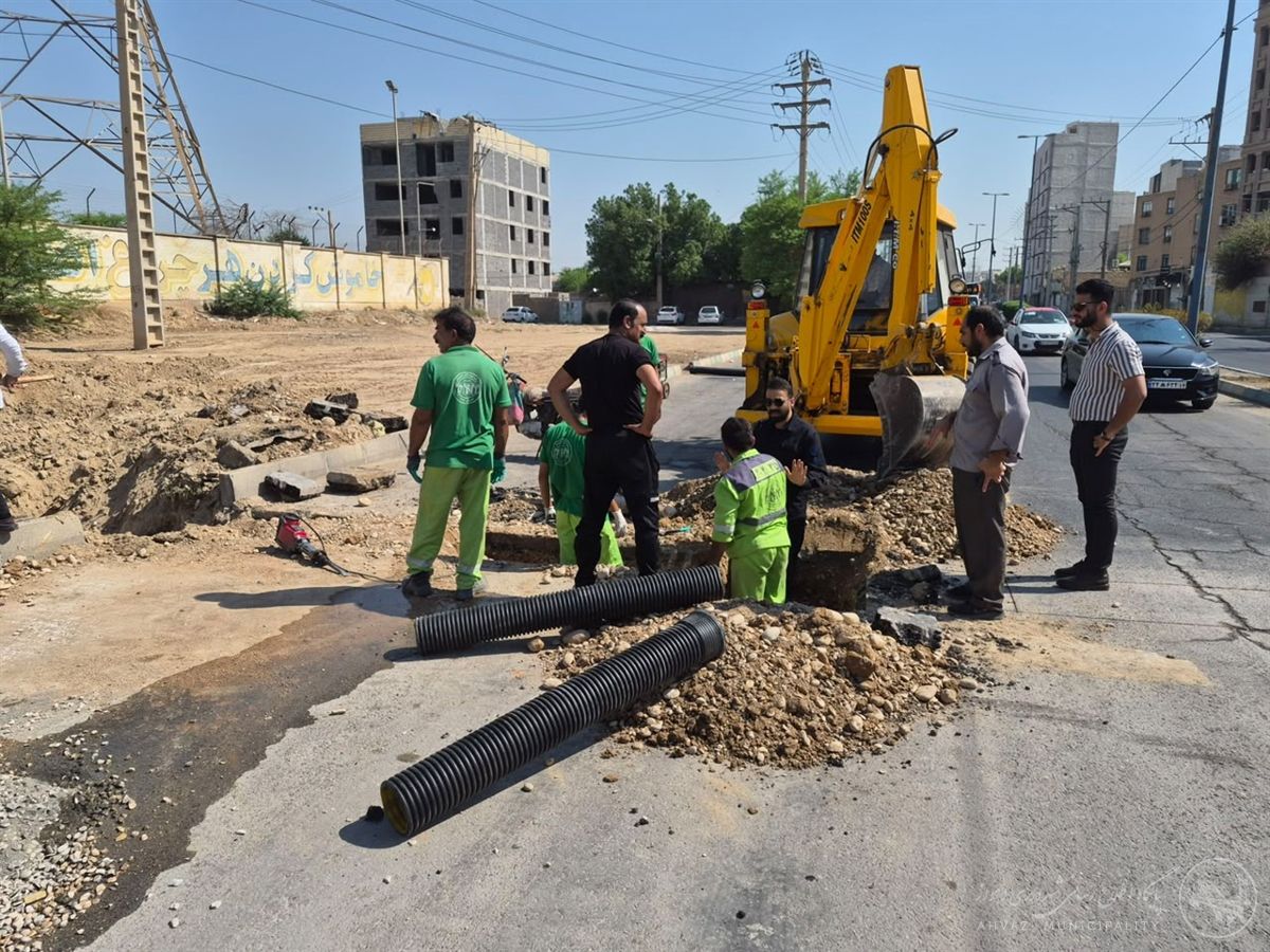 تسریع اقدامات جهادی منطقه ۳ برای مقابله با آبگرفتگی ؛ ۲۰ نقطه برنامه ریزی شده در منطقه در حال انجام است