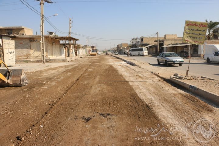 عملیات زیرسازی خیابان اصلی کوی گلدشت در حال اجراست