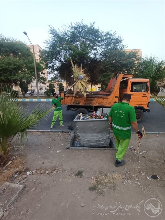 پاکسازی روزانه معابر سطح منطقه هفت شهرداری اهواز
