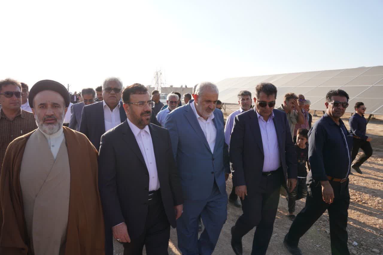 با حضور وزیر نیرو در فارس؛ ۱۴ طرح بزرگ زیرساختی و انرژیهای تجدیدپذیر در داراب و زریندشت افتتاح شد