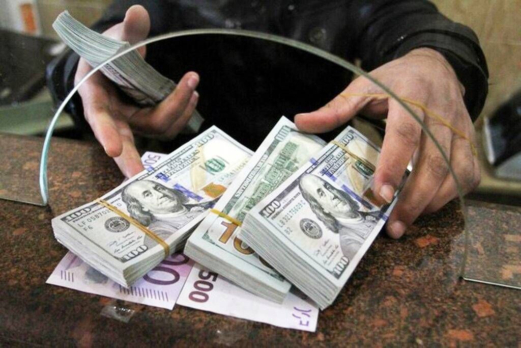 دلارهای پشت درِ اقتصاد