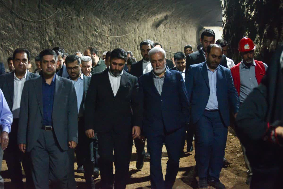اهتزاز پرچم پایتخت قطارشهری در شیراز / توسعه پایدار؛ از قلب زمین تا قله شیراز / خدمت ماندگار در ژرفای زمین