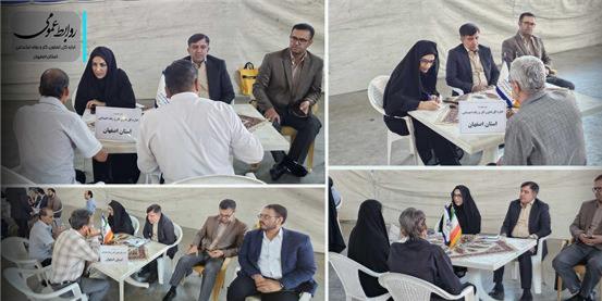 برپایی میز خدمت اداره کل تعاون، کار و رفاه اجتماعی استان اصفهان در مصلی نماز جمعه