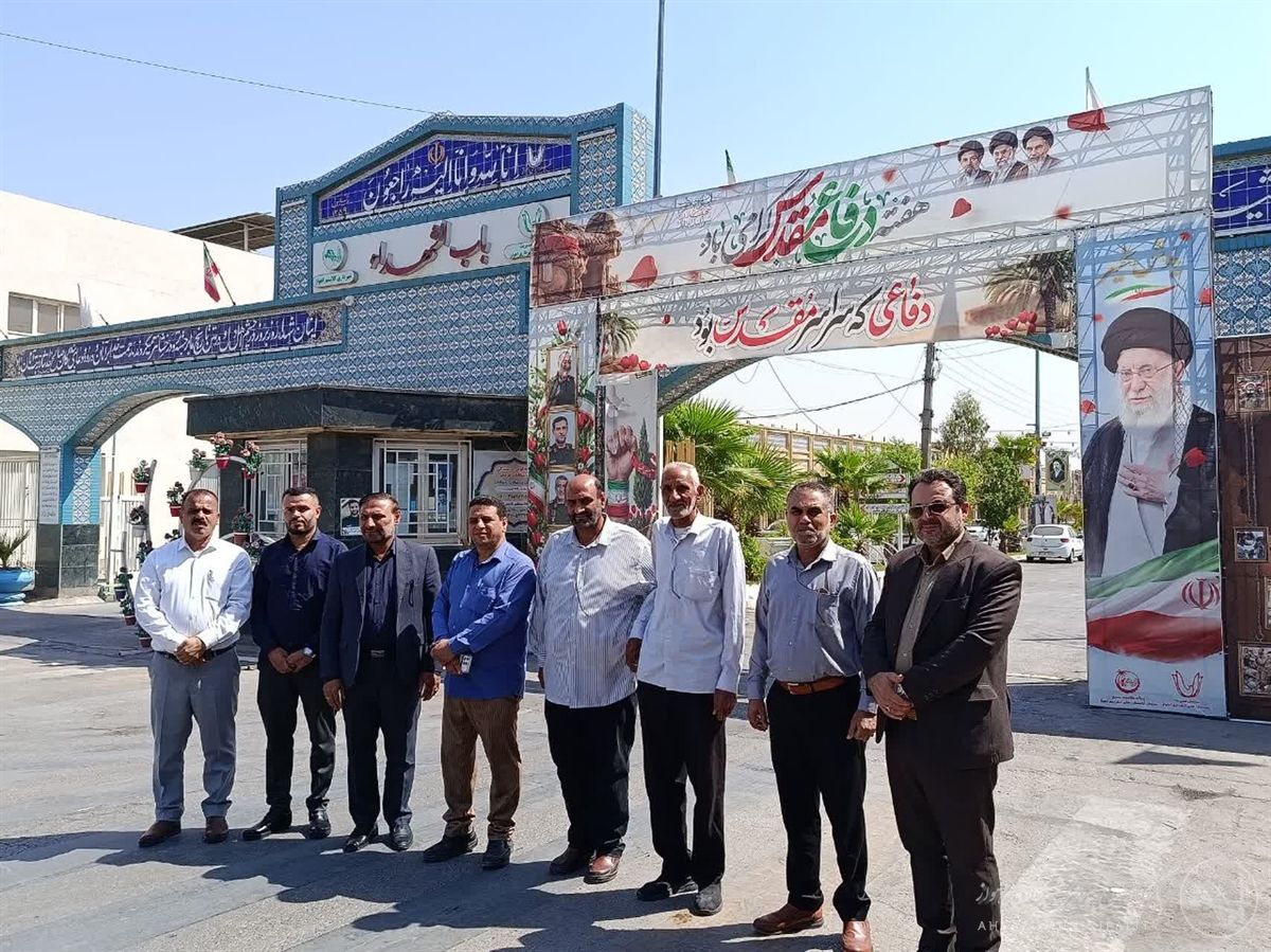 غبارروبی و عطرافشانی مزار شهدا به مناسبت هفته دفاع مقدس