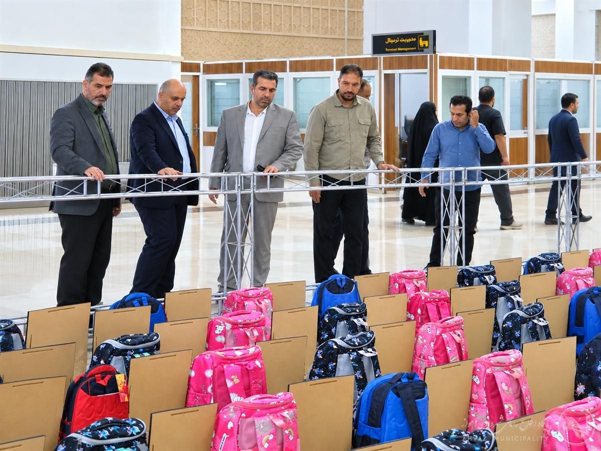 بازدید معاون فنی و عمرانی شهردار اهواز از یادمان شهدای دانش‌آموز میناب