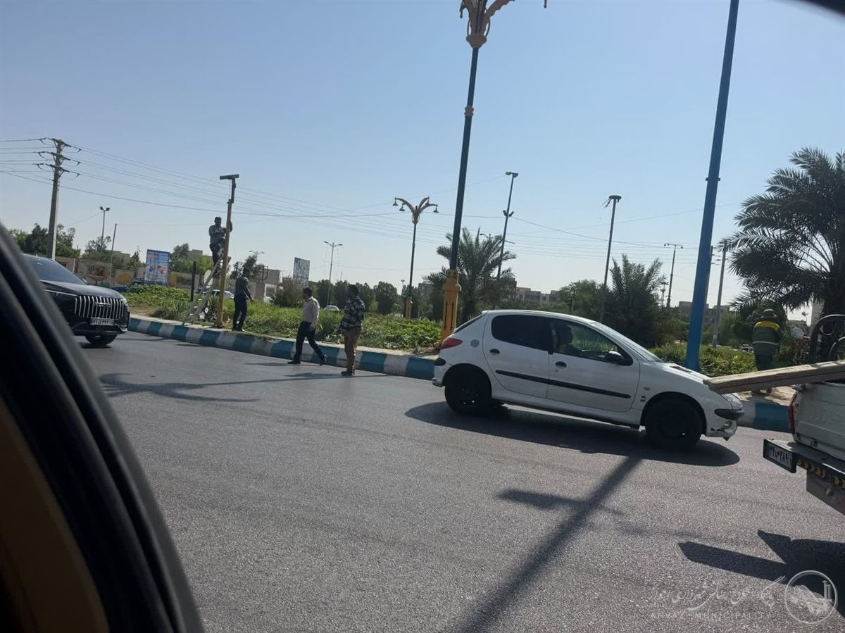 نصب و راهاندازی چراغهای چشمکزن در نقاط پرتردد منطقه ۸ جهت ارتقای ایمنی ترافیکی