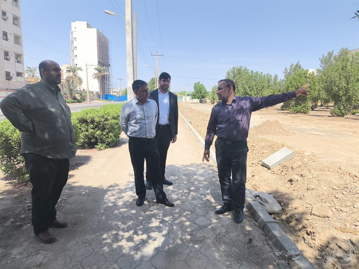 بازدید مدیر منطقه پنج از روند احداث پارک جدید در فرهنگشهر
