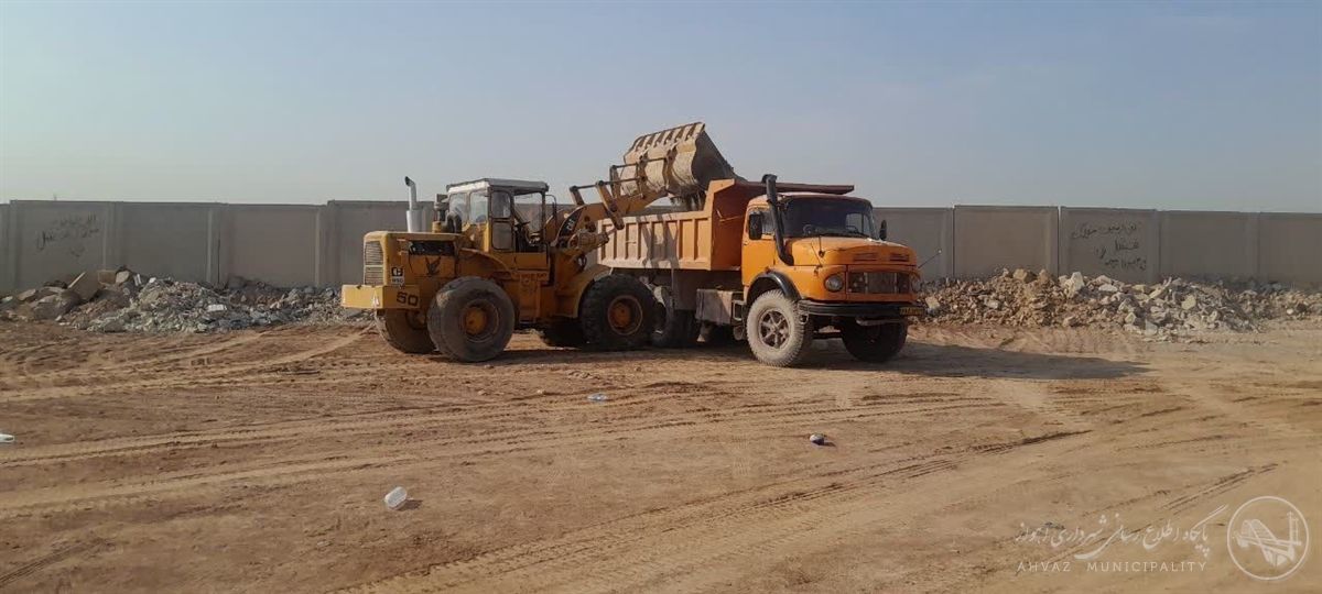 ادامه نخالهبرداری و پاکسازی زمینهای ورزشی کوی علوی و خیابان بهارستان