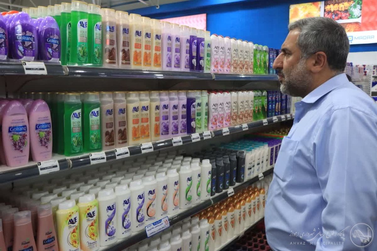 بازدید شهردار اهواز از شعبه سوم بازار روز شهرداری