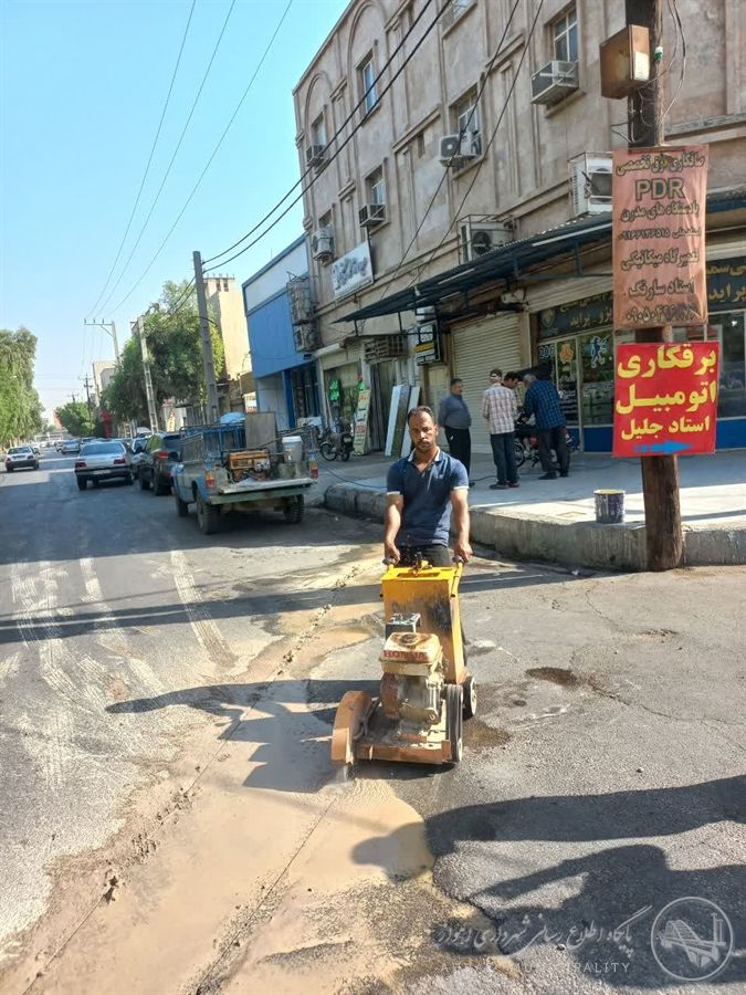 عملیات کاترزنی در منطقه یک شهرداری اهواز؛ گامی اجرایی در توسعه زیرساخت هدایت آبهای سطحی