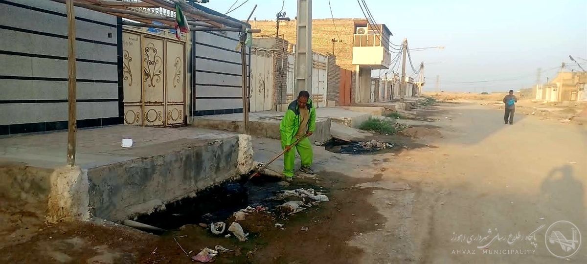 رفع انسداد و بازگشایی مسیر خروجی فاضلاب در کوی گلدشت منطقه ۶ اهواز