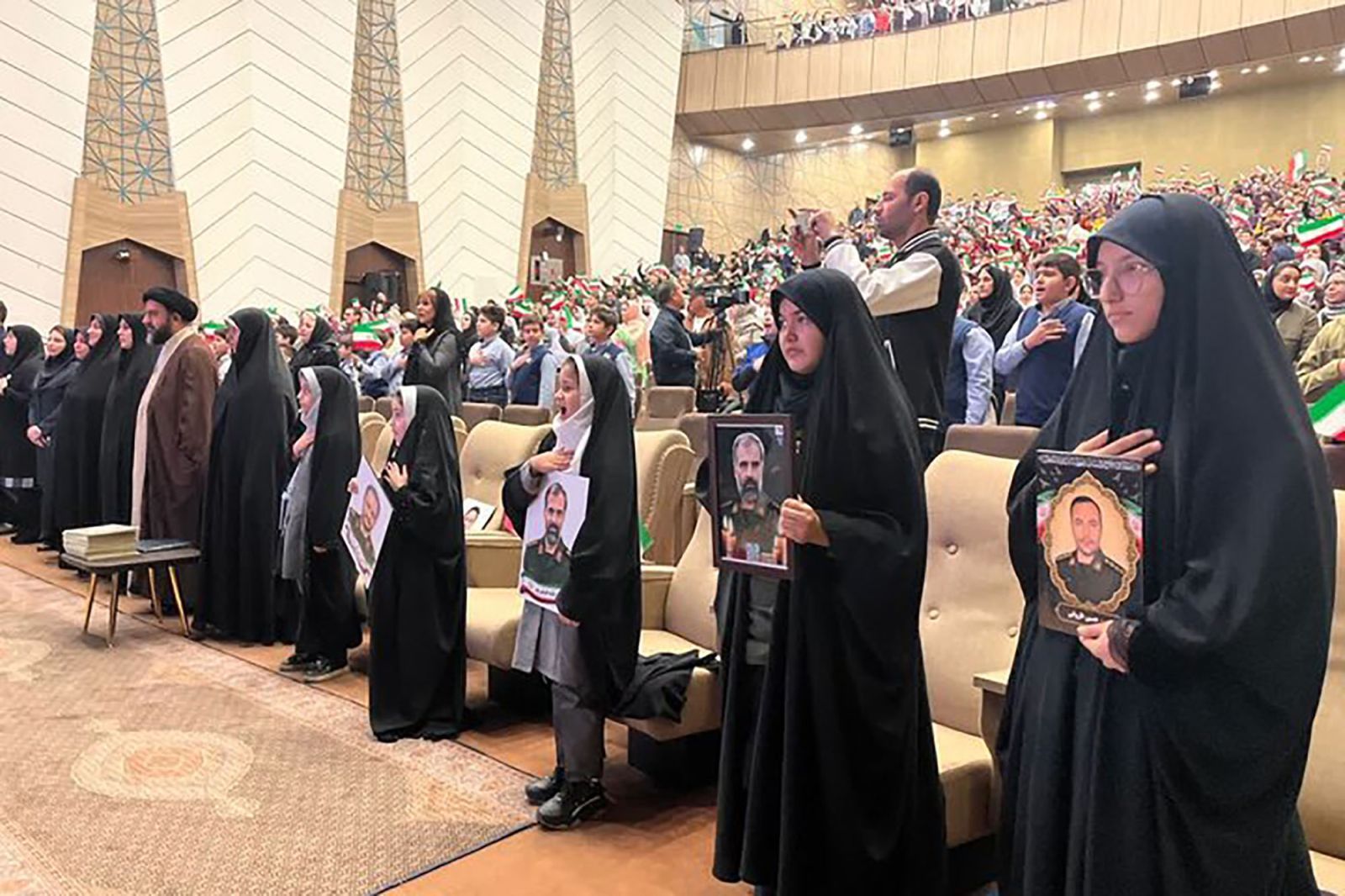پیوند لبخند کودکان با فرهنگ و هویت ایرانی در تئاتر خیابانی تبریزیم