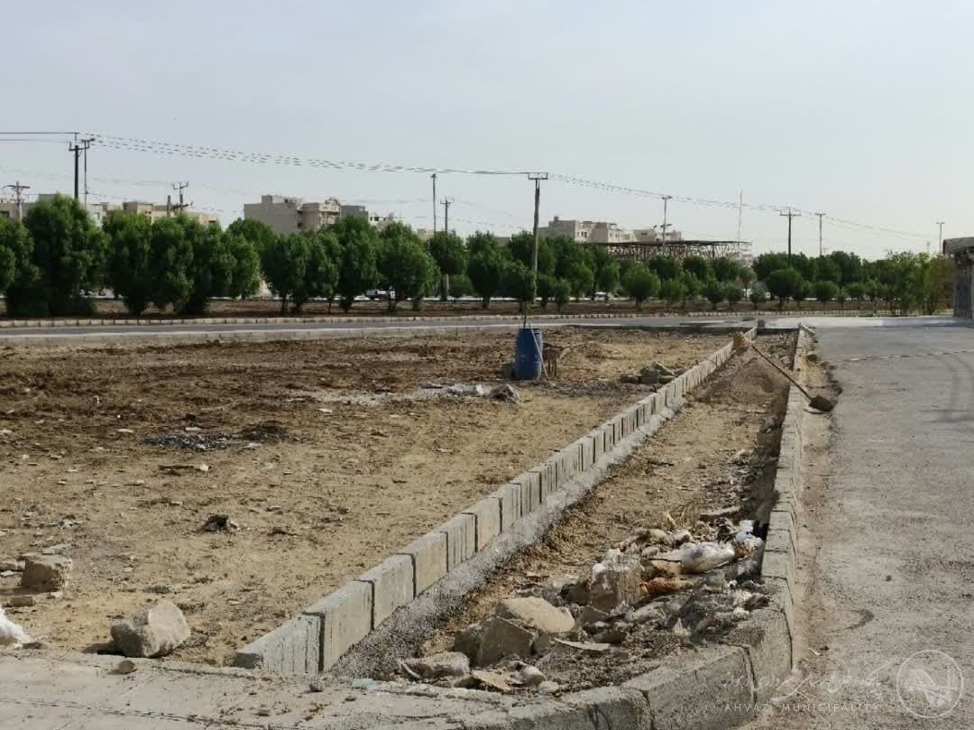 اجرای عملیات جدول‌گذاری و پیاده‌روسازی در کوی نبوت