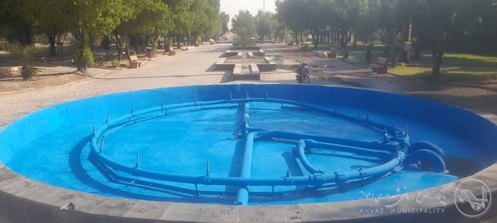 آغاز عملیات رنگآمیزی و بهسازی آبنماهای پارک دولت توسط شهرداری منطقه دو اهواز