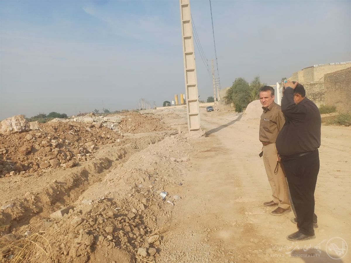 بازدید مدیر منطقه چهار اهواز از روند اجرایی سیل‌بند در حوزه استحفاظی منطقه چهار اهواز