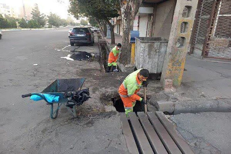 فعالیت شبانهروزی خدمات شهری تبریز برای پیشگیری از آبگرفتگی معابر